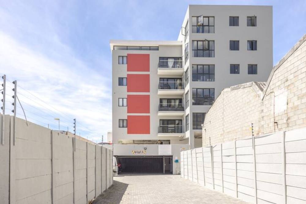 undefined Stylish Studio Apartment in Streetart Paradise 2