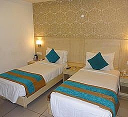 Hotel Southern Grand Deluxe Room 8