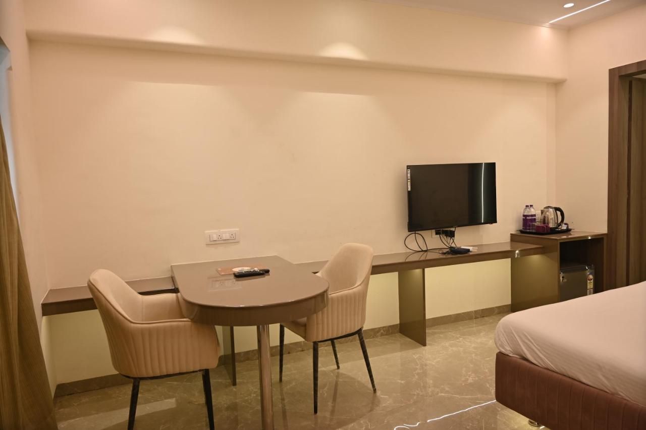 Kumar Resort By Turtle, Lonavala Executive Suite Room 2