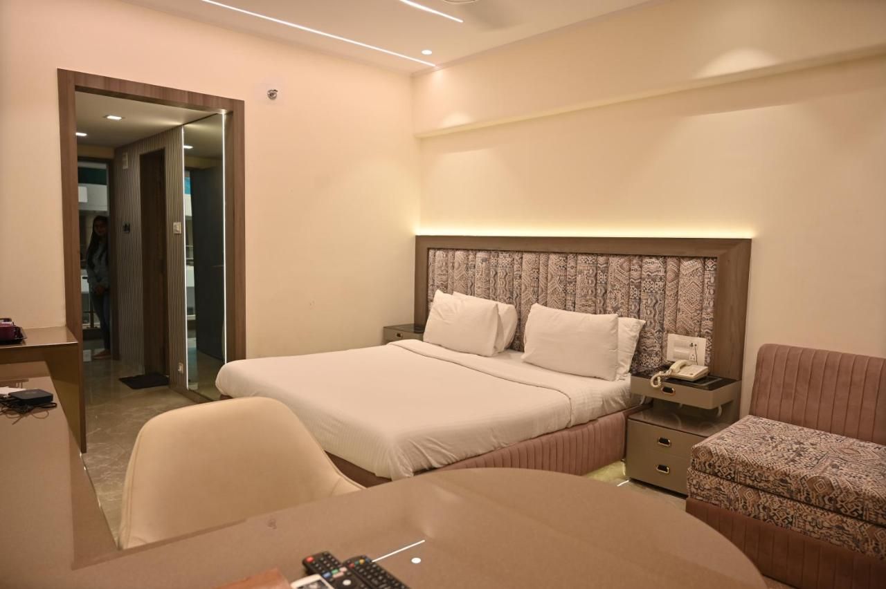 Kumar Resort By Turtle, Lonavala Executive Suite Room