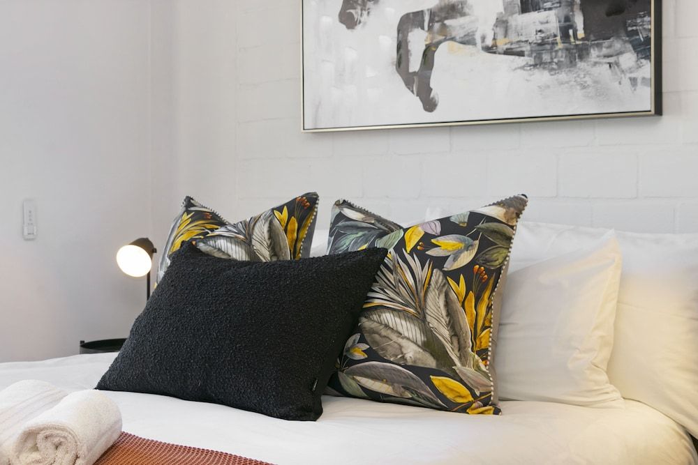 undefined The Ivory 303 by HostAgents 5