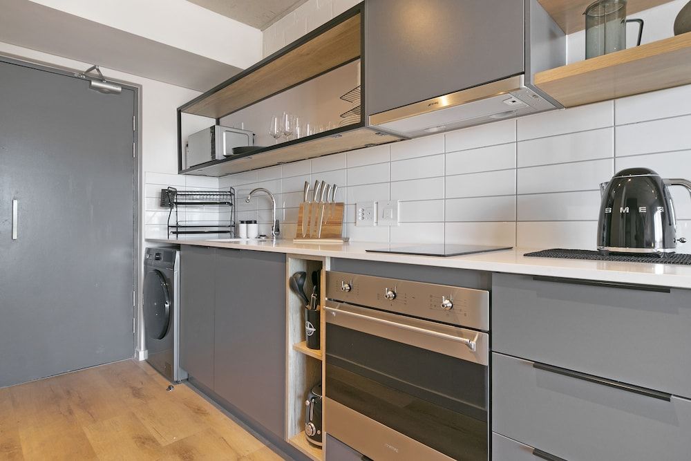 The Ivory 303 by HostAgents City Apartment 13