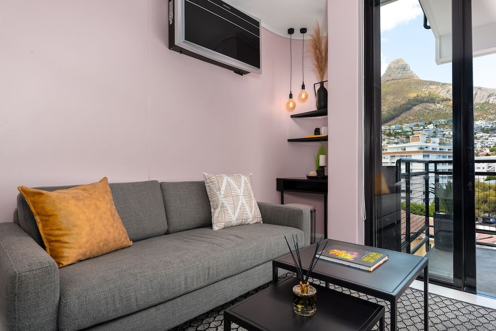 The Flamingo 708 Grand Studio 14