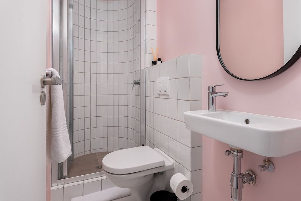 The Flamingo 708 Grand Studio 13