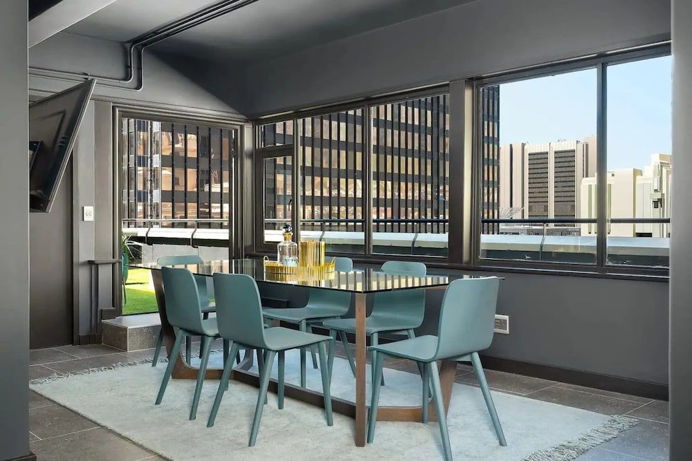 undefined Luxurious 1 Bedroom Apartment With Iconic Mountain Views 9