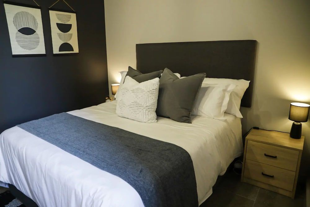 undefined Luxurious 1 Bedroom Apartment With Iconic Mountain Views 10