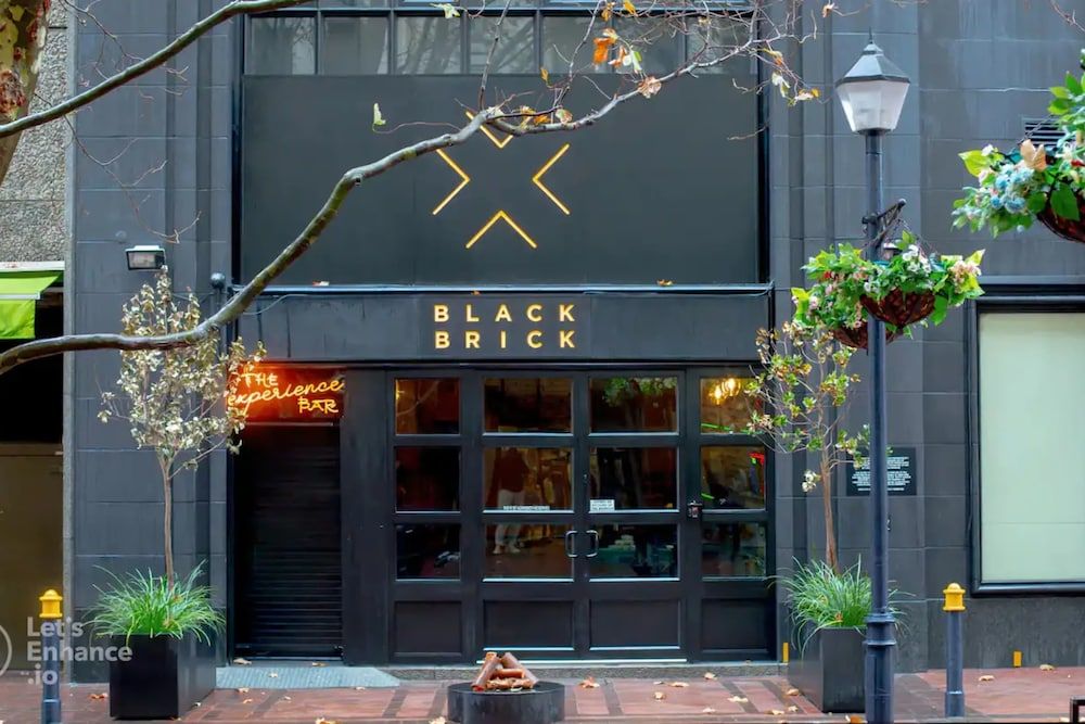 undefined Luxurious 1 Bedroom Apartment With Iconic Mountain Views 2