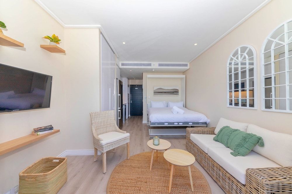 undefined 16 on Bree 1218 5