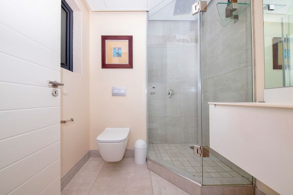 undefined 16 on Bree 1218 8