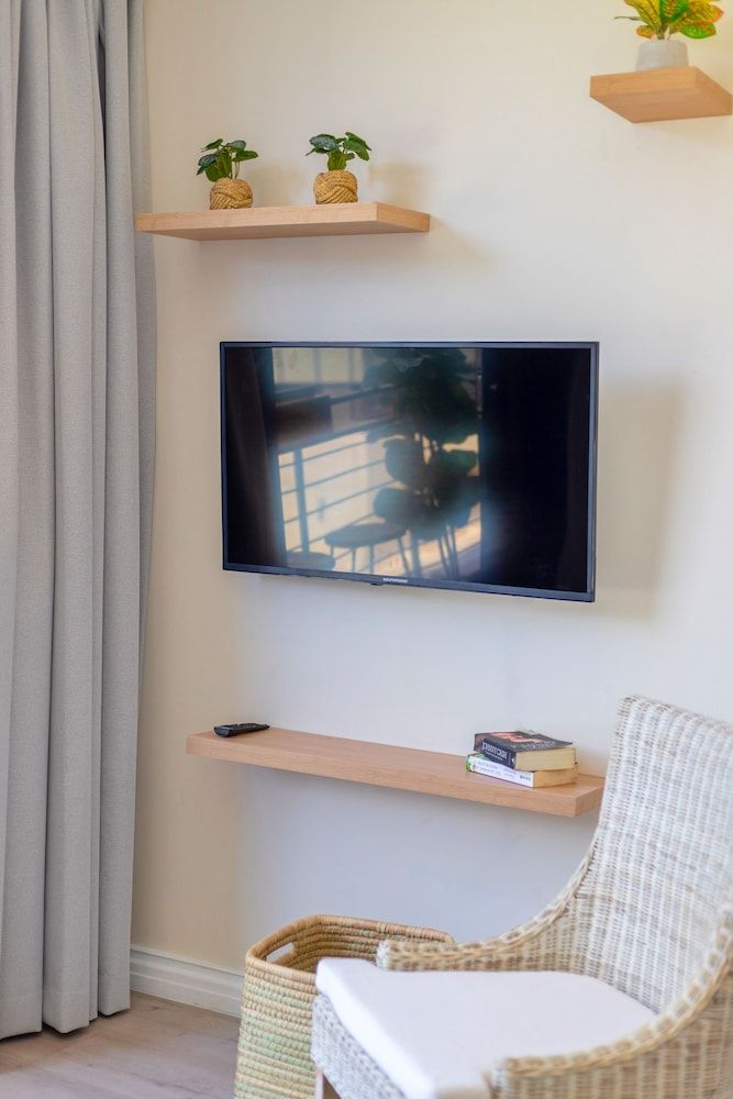 undefined 16 on Bree 1218 7