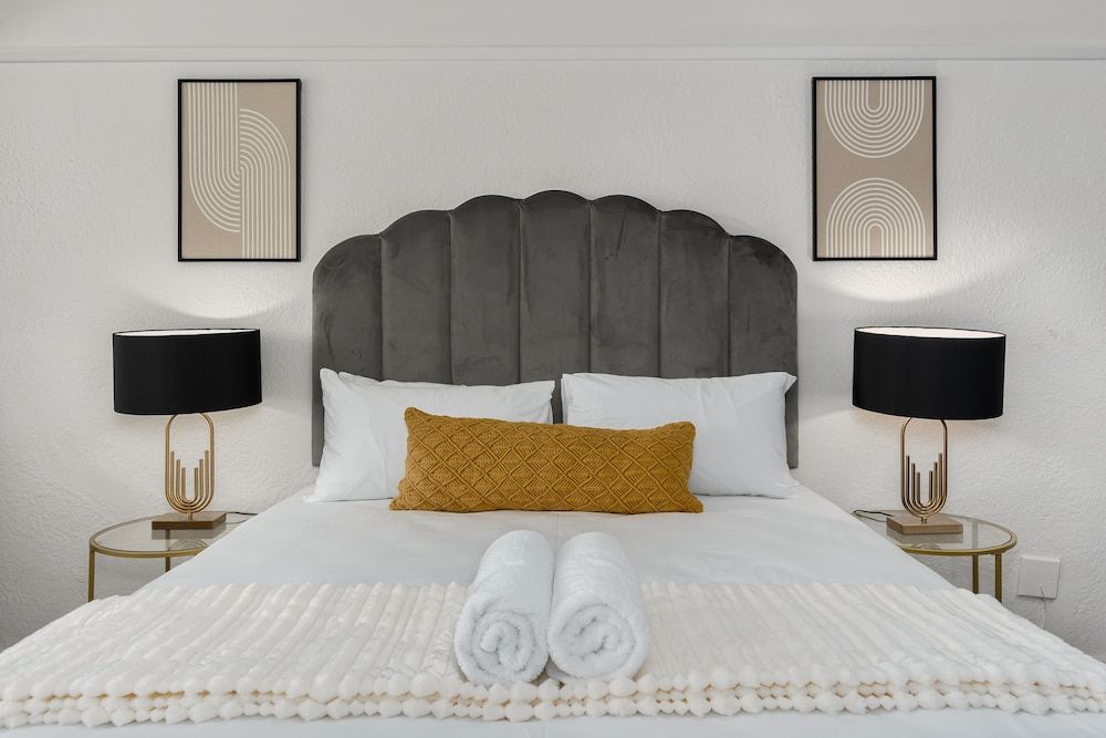 undefined Plomarion 1 7