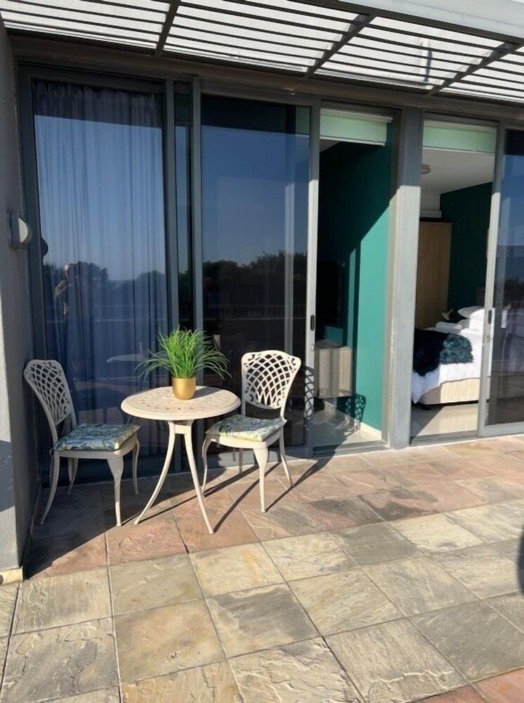 Buckley Accommodation Executive Apartment 6