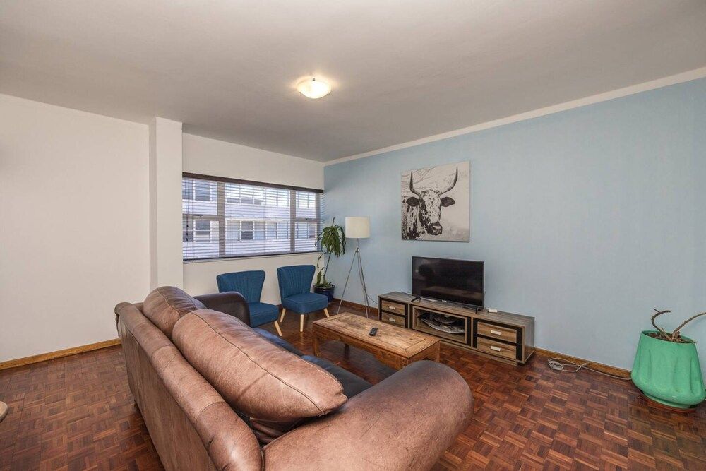 Centrally Located 2 Bedroom Apartment in Cape Town Basic Apartment, Multiple Beds 14