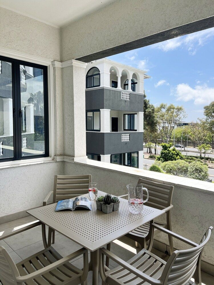 Warwick Mansions 5 Deluxe Apartment 14