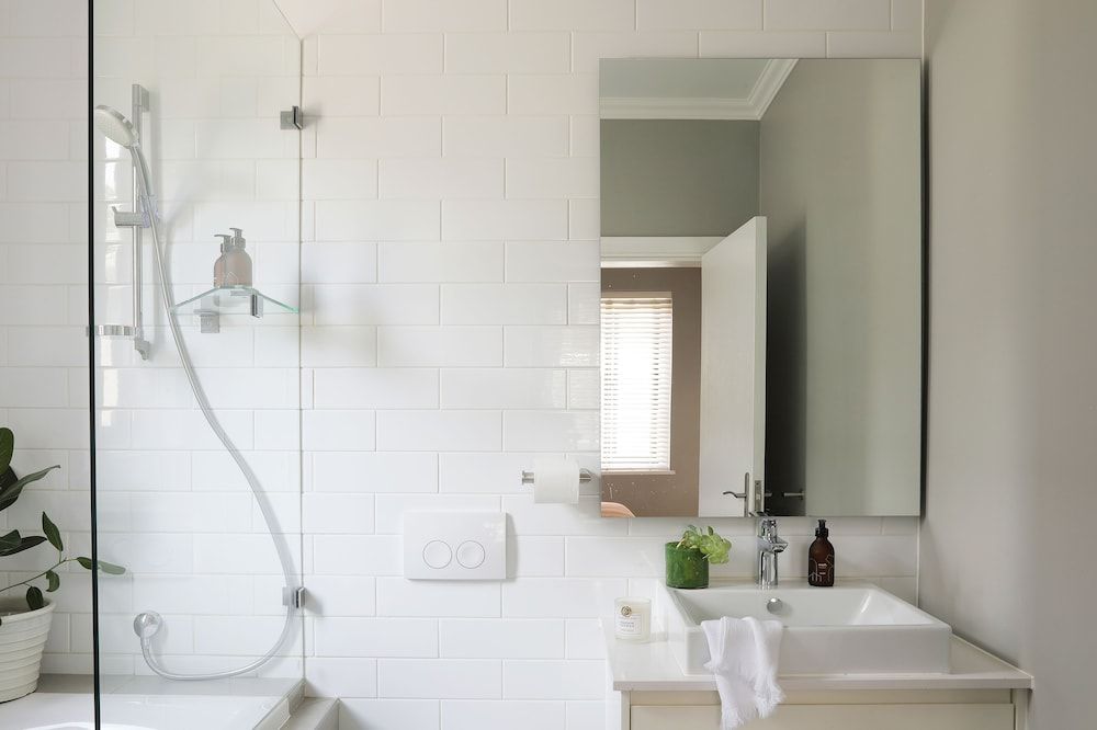 Warwick Mansions 5 Deluxe Apartment 17