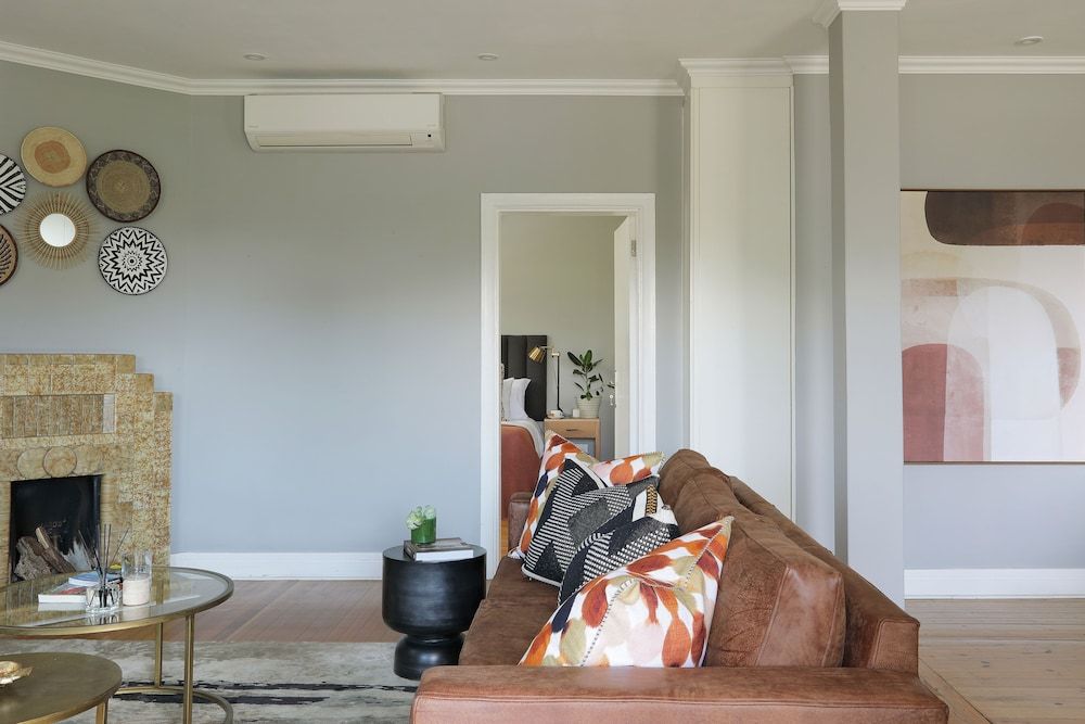 Warwick Mansions 5 Deluxe Apartment 13