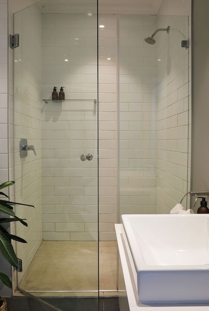 Warwick Mansions 5 Deluxe Apartment 18