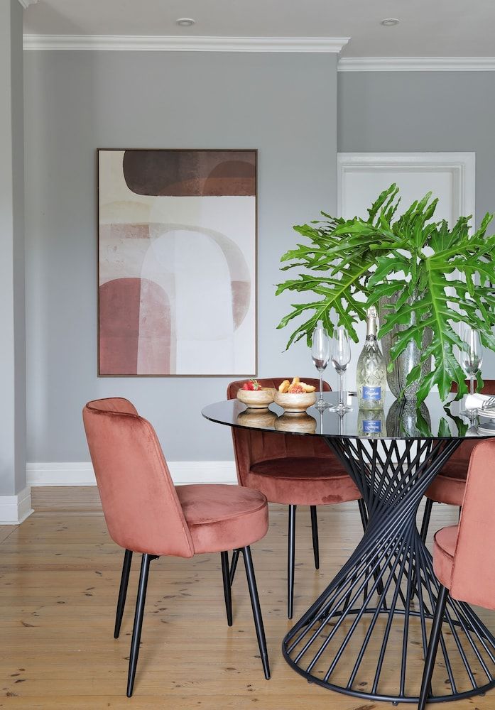 Warwick Mansions 5 Deluxe Apartment 7