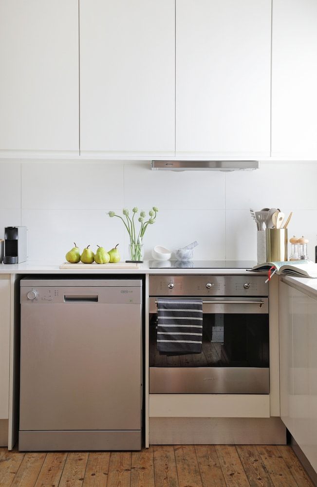 Warwick Mansions 5 Deluxe Apartment 8