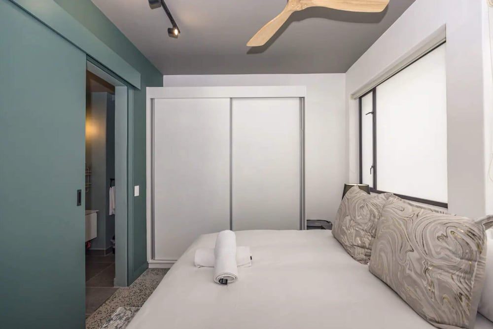 undefined Beautiful 1 Bedroom Apartment in Cape Town 7