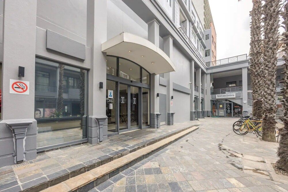 undefined Bright 2 Bedroom Apartment in the Heart of Town 7