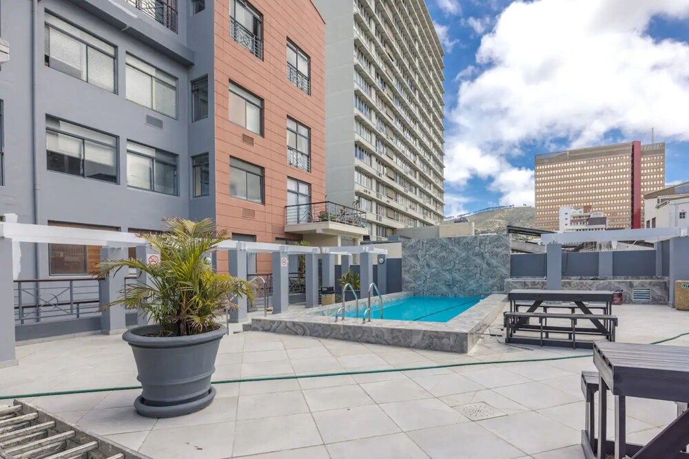 undefined Bright 2 Bedroom Apartment in the Heart of Town 10