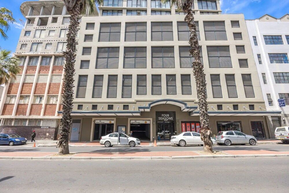 undefined Bright 2 Bedroom Apartment in the Heart of Town 8