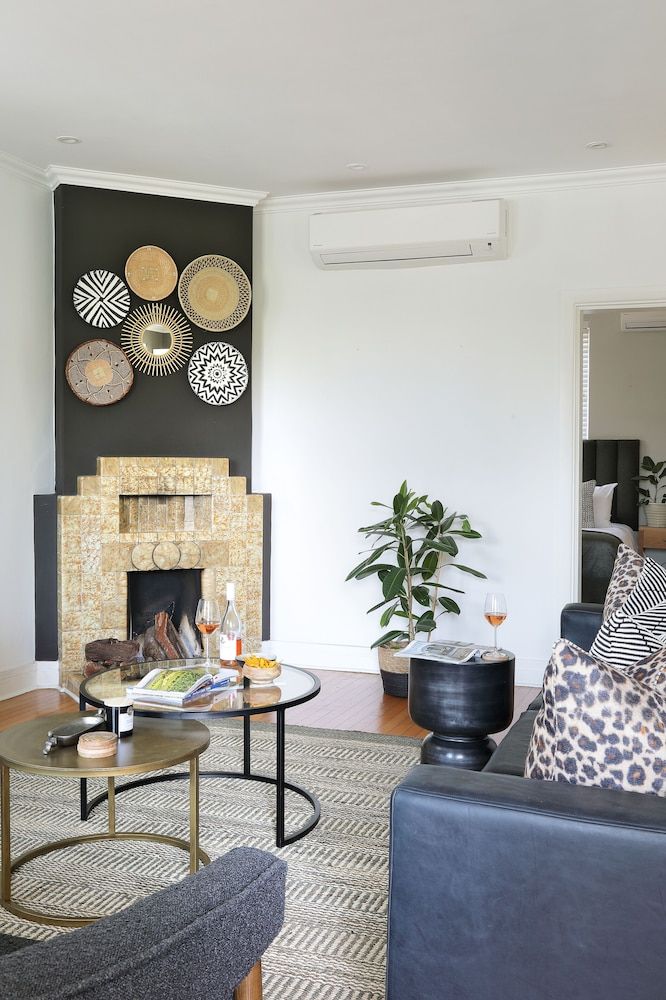 Warwick Mansions 1 Classic Apartment 10