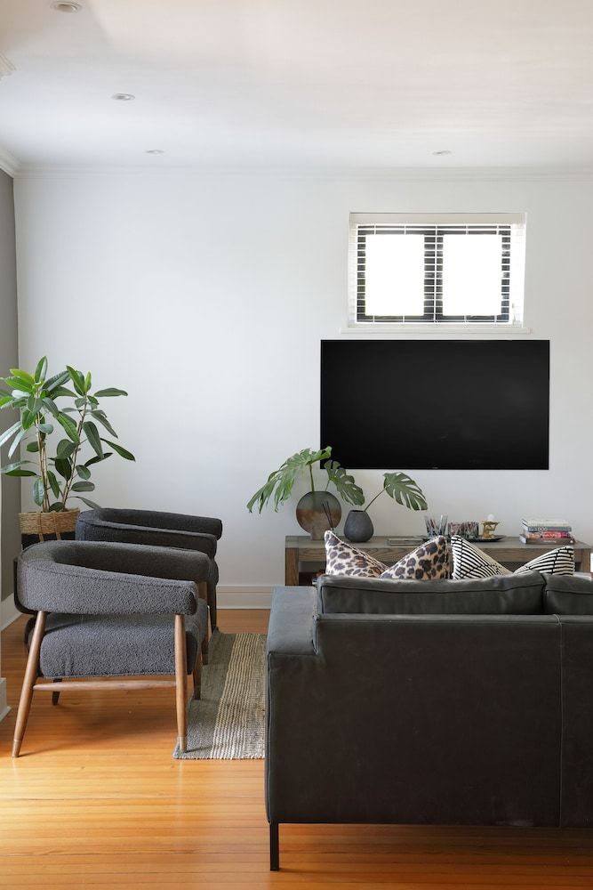 Warwick Mansions 1 Classic Apartment 8