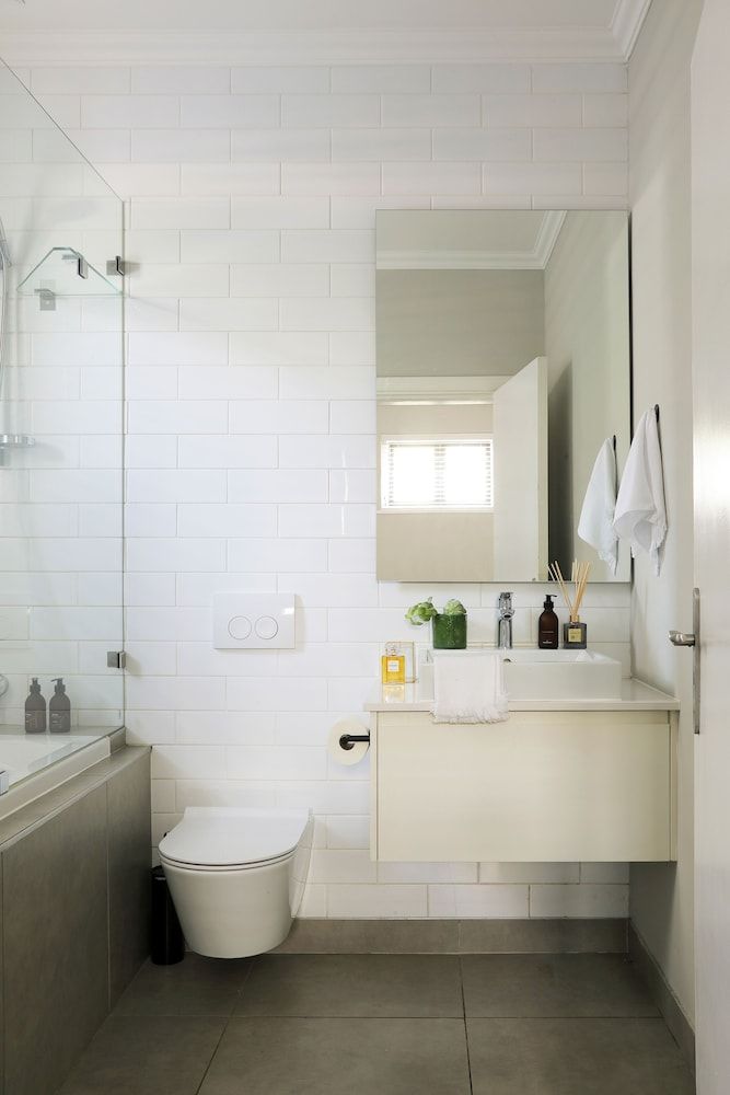 Warwick Mansions 1 Classic Apartment 5