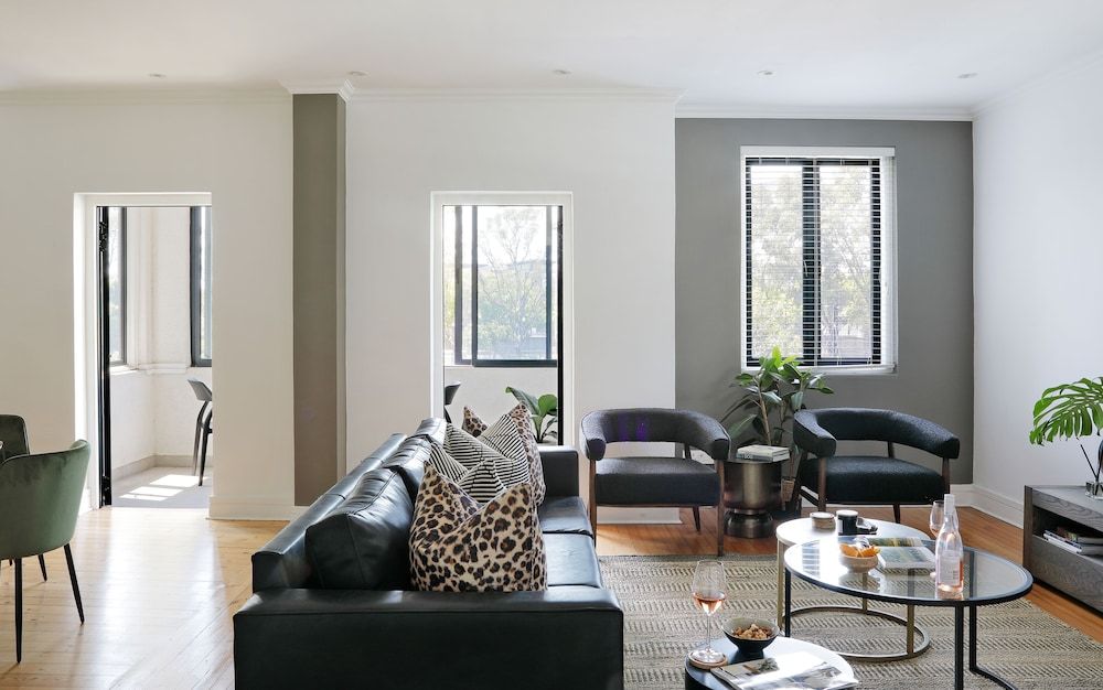 Warwick Mansions 1 Classic Apartment 11