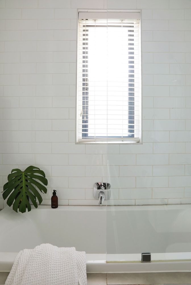 Warwick Mansions 1 Classic Apartment 7