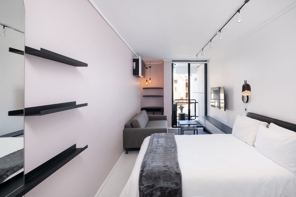 The Flamingo by Perch Stays Superior Apartment, Mountain View 8