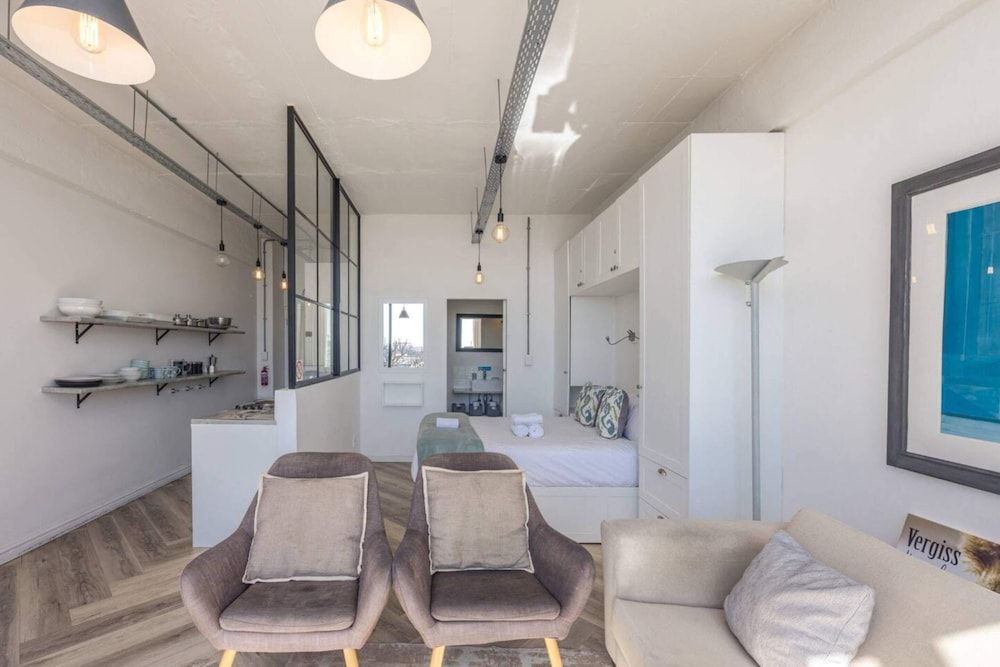 Homely Studio Apartment in Cape Town Basic Apartment, 1 Queen Bed 9