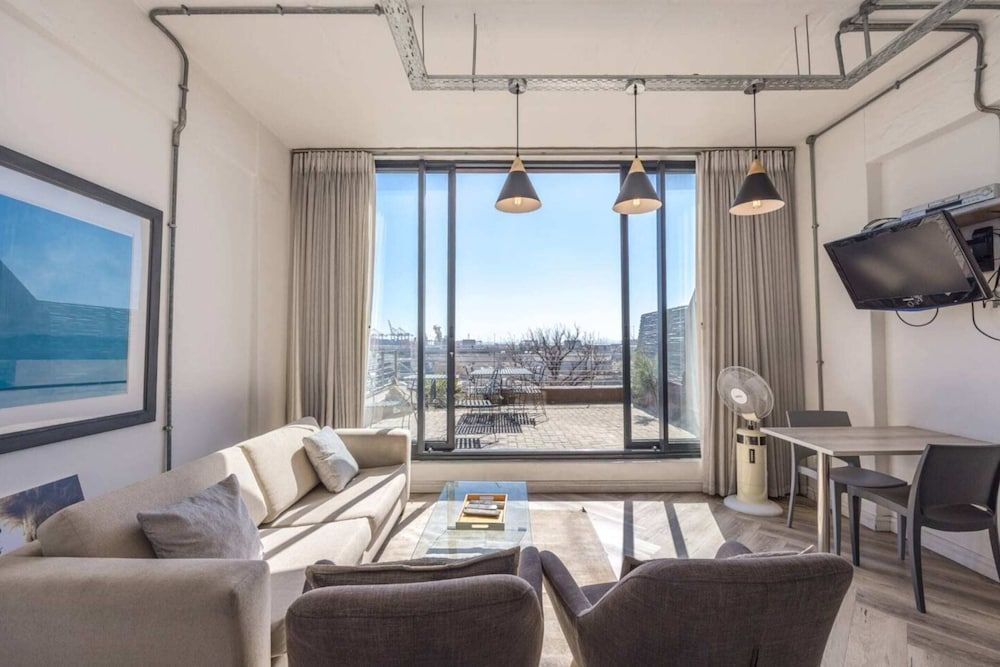 Homely Studio Apartment in Cape Town Basic Apartment, 1 Queen Bed 8