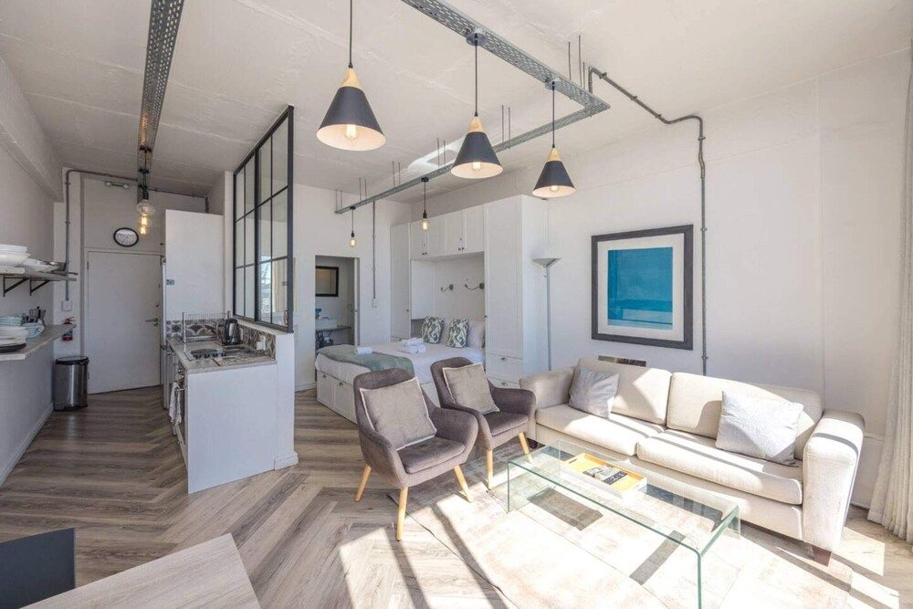 undefined Homely Studio Apartment in Cape Town 2