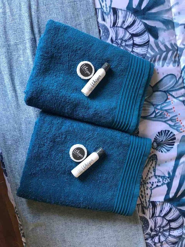 Room-living In Camps Bay Blue Room, 1 Bedroom, Balcony, Garden View 4