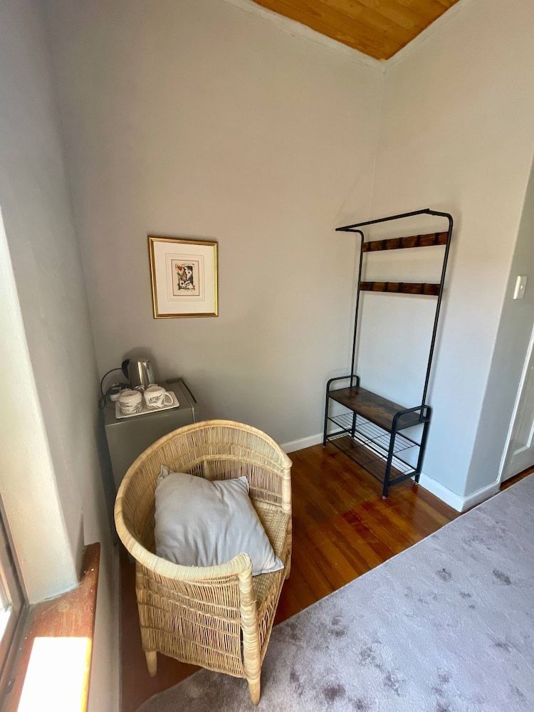 Room-living In Camps Bay Summer Room, 1 Bedroom, Balcony, Garden View 15