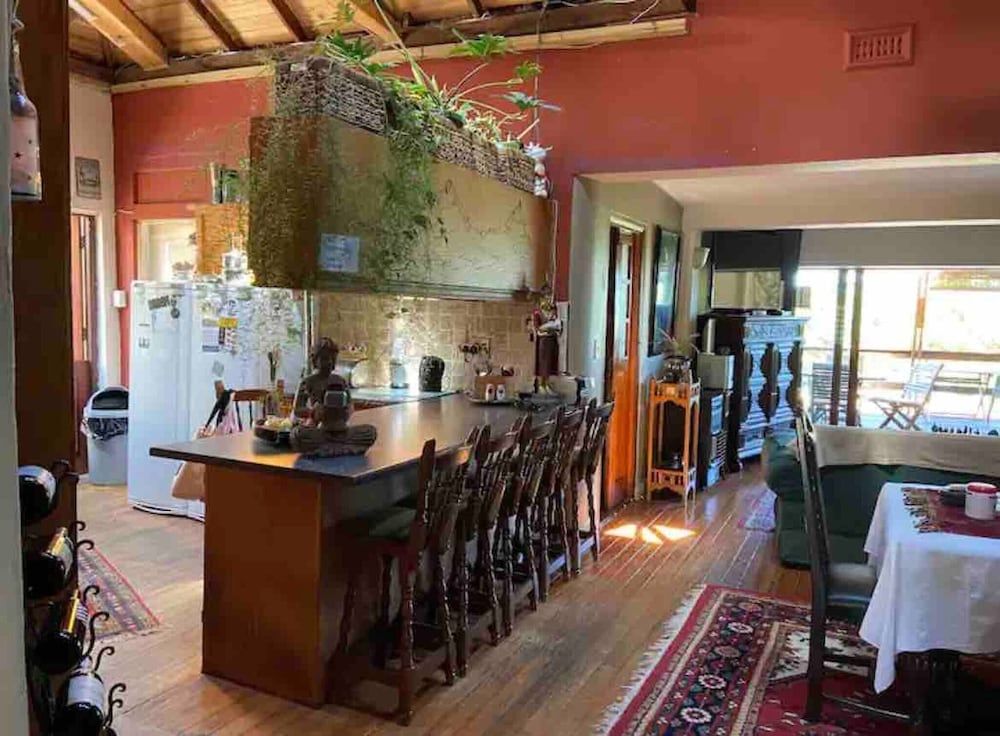 Room-living In Camps Bay Summer Room, 1 Bedroom, Balcony, Garden View 9