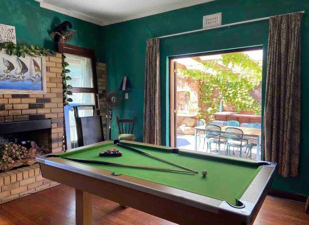 Room-living In Camps Bay Summer Room, 1 Bedroom, Balcony, Garden View 16