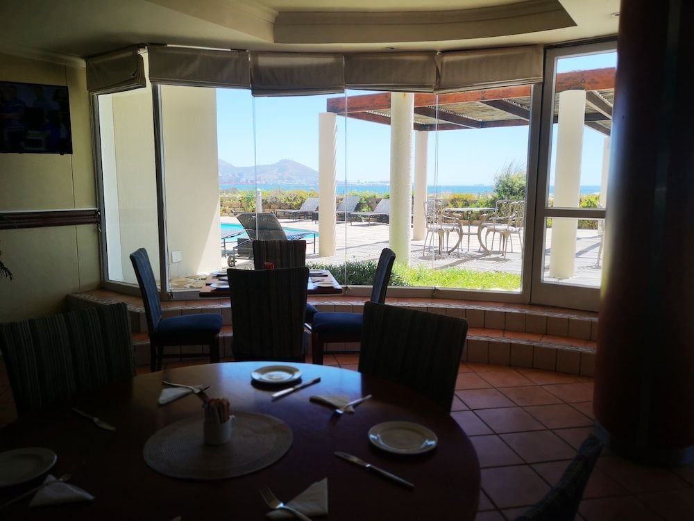 undefined Family Cape Town Beachfront Apartment 4