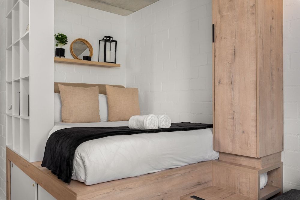 undefined Six on N 311 3