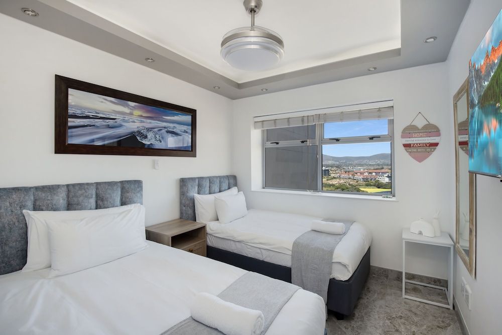 undefined Knightsbridge E906 5