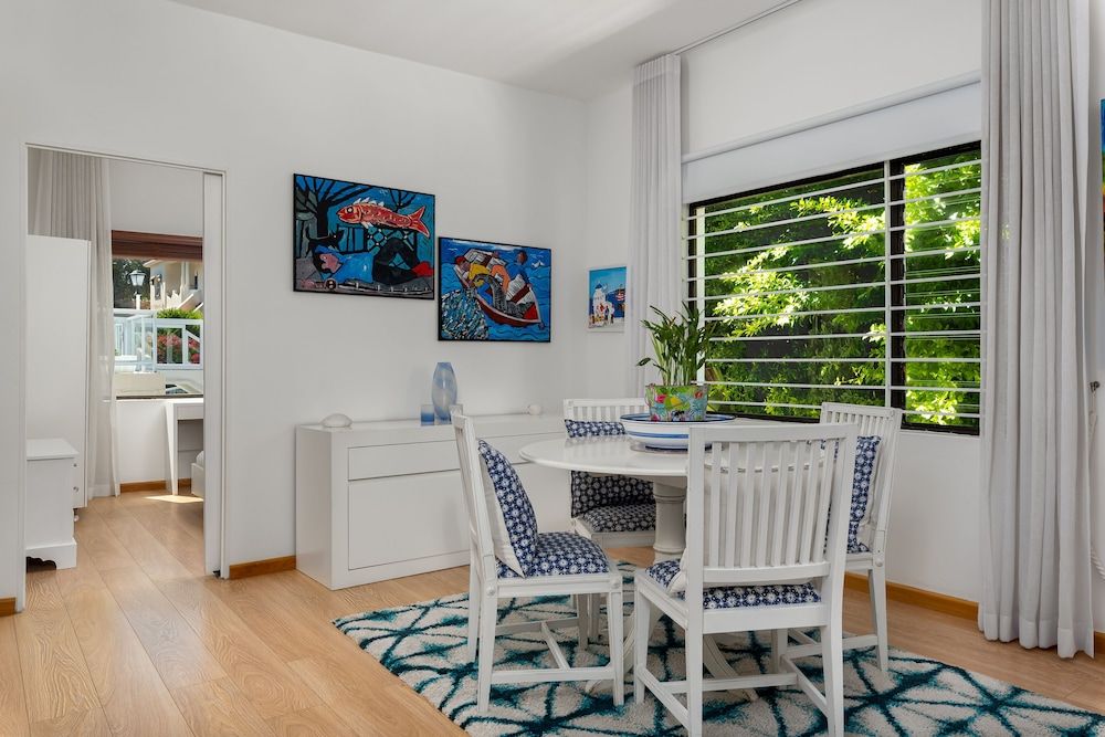 undefined Stunning Grecian Apartment with Spectacular Views 10