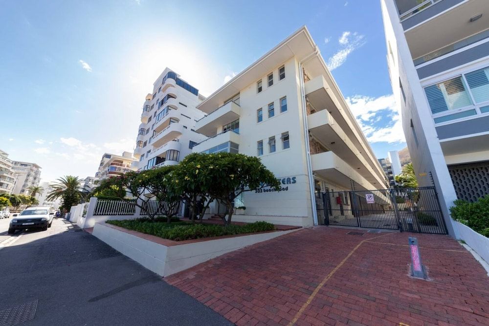 undefined Stunning Sea Point Promenade Apartment 4