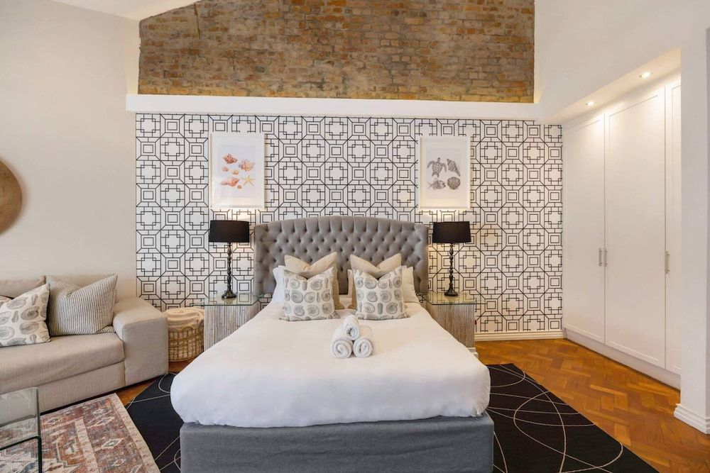 undefined Stunning Sea Point Promenade Apartment 10