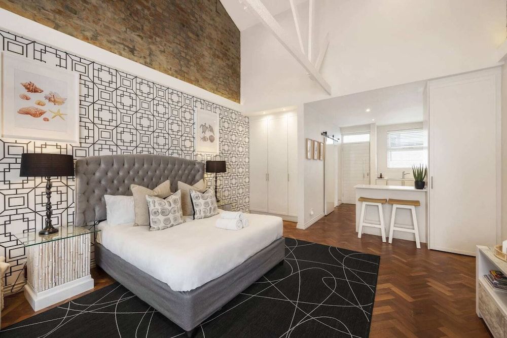 undefined Stunning Sea Point Promenade Apartment 9