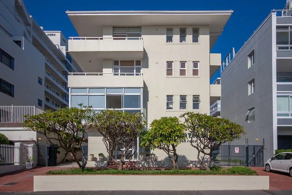 undefined Stunning Sea Point Promenade Apartment 3