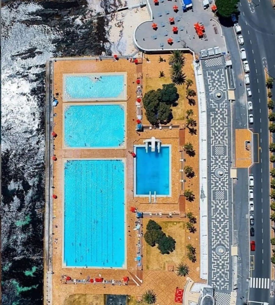 undefined Stunning Sea Point Promenade Apartment 2