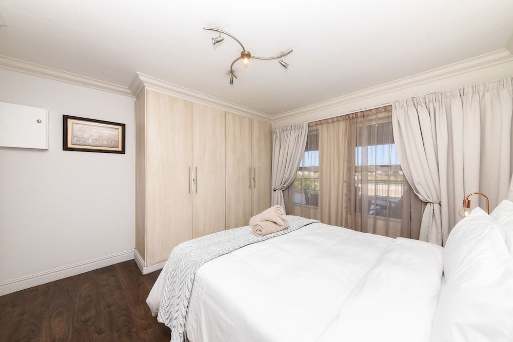 Century on Lake A8 Deluxe Apartment 13